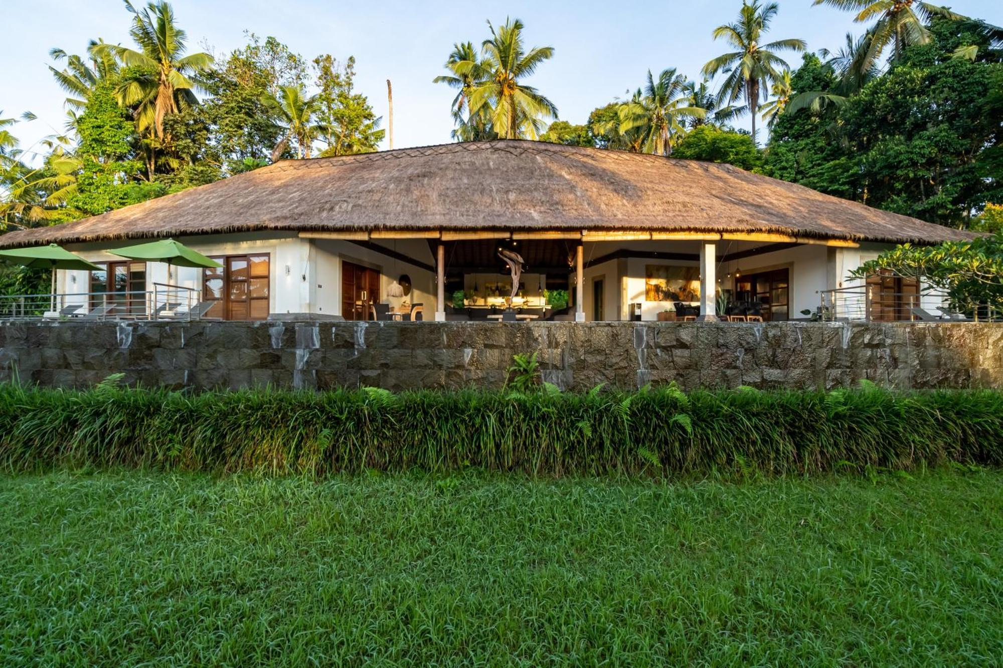 Villa Themma Jungle - Sumptuous 3Br Luxury Villa With Majestic Jungle View North Of Ubud Exteriör bild